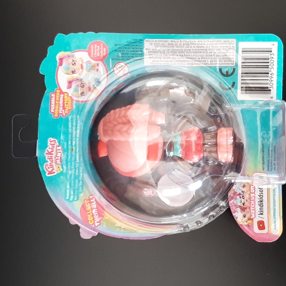 Kindi Kids Minis Summer Peaches Doll 3.5" Poseable Bobble Head Figurine Glittery - Picture 8 of 8